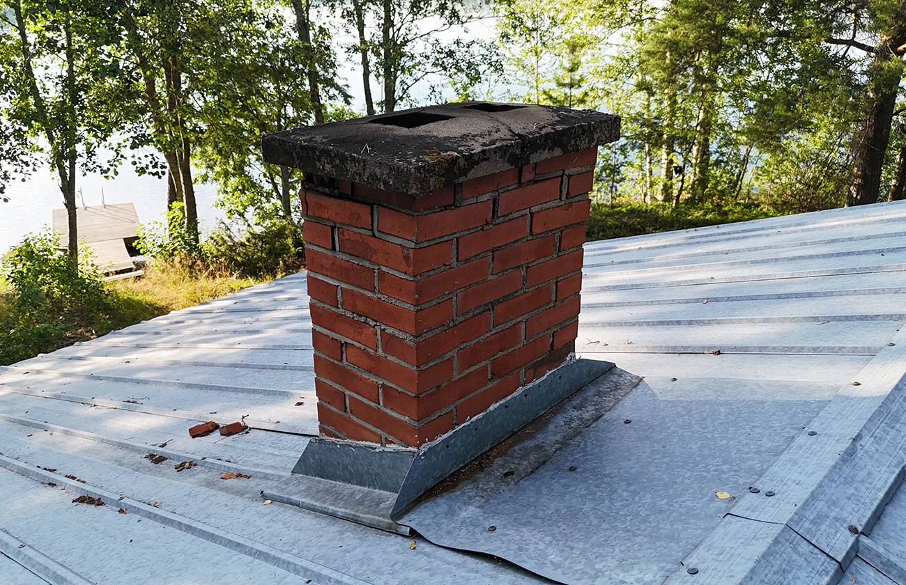 Savupiipun korjaus ja piipunpellitys