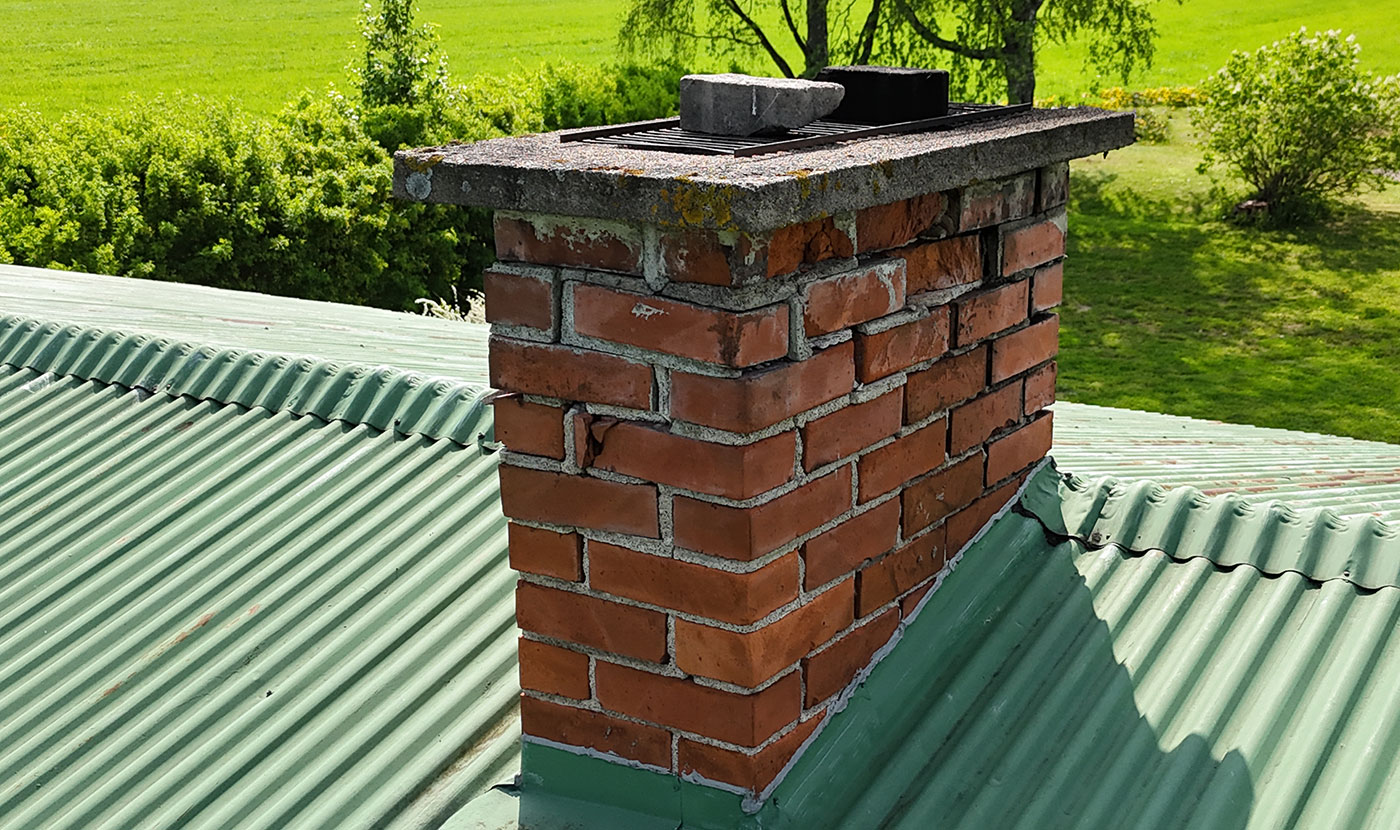 Savupiipun korjausmuuraus ja pellitys